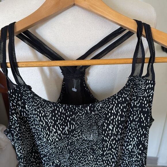 Fabletics Peyton Active Tank‎ Black White Strappy Mesh Back Workout Top Small - Picture 2 of 10